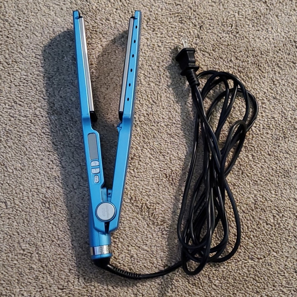 BaBylissPRO Nano Titanium Flat Iron (1.75 in)